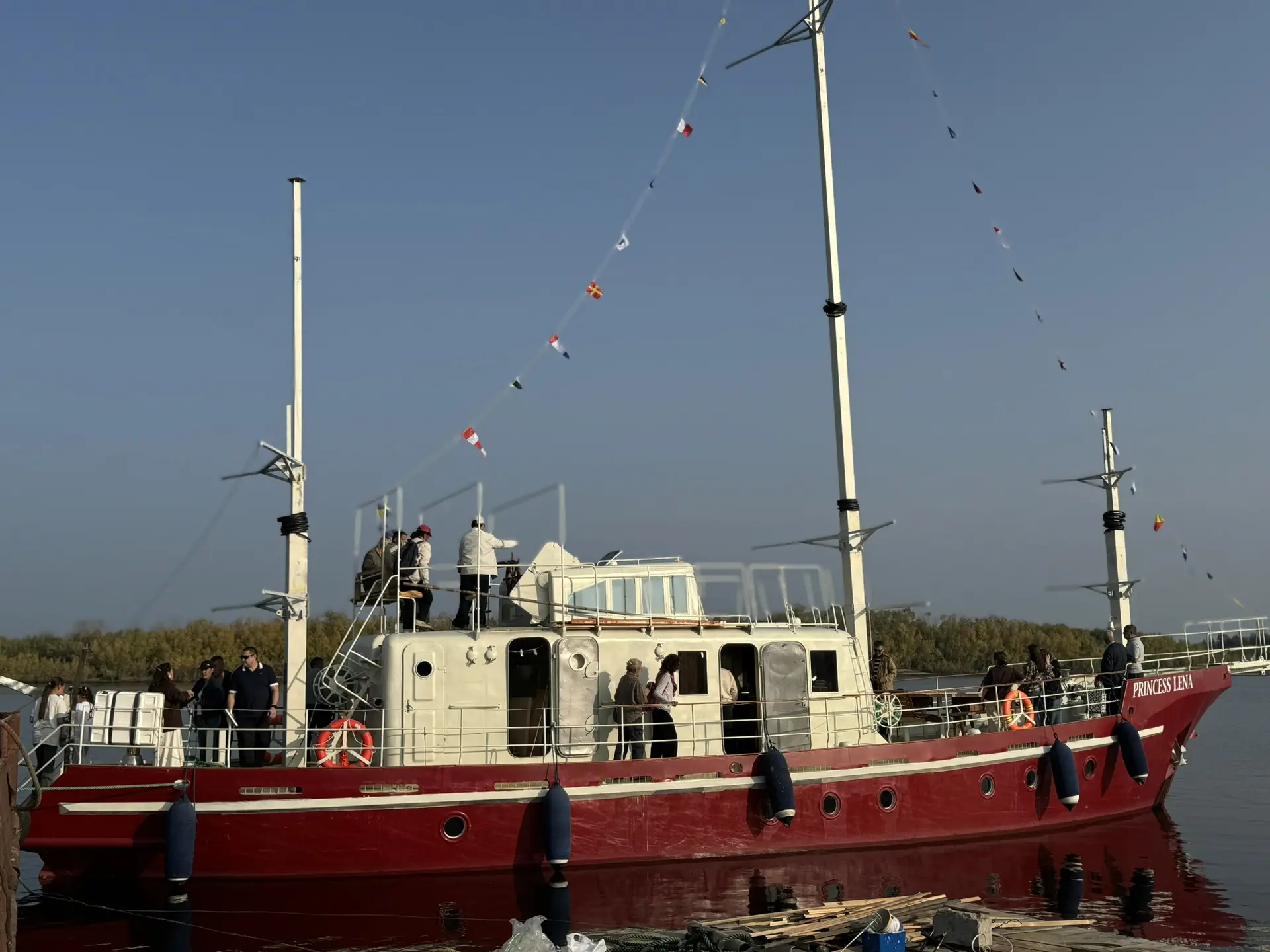 В Якутии спустили на воду арктическую яхту «Принцесса Лена»